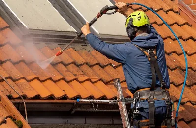 Démoussage et hydrofuge de toiture à Valuéjols